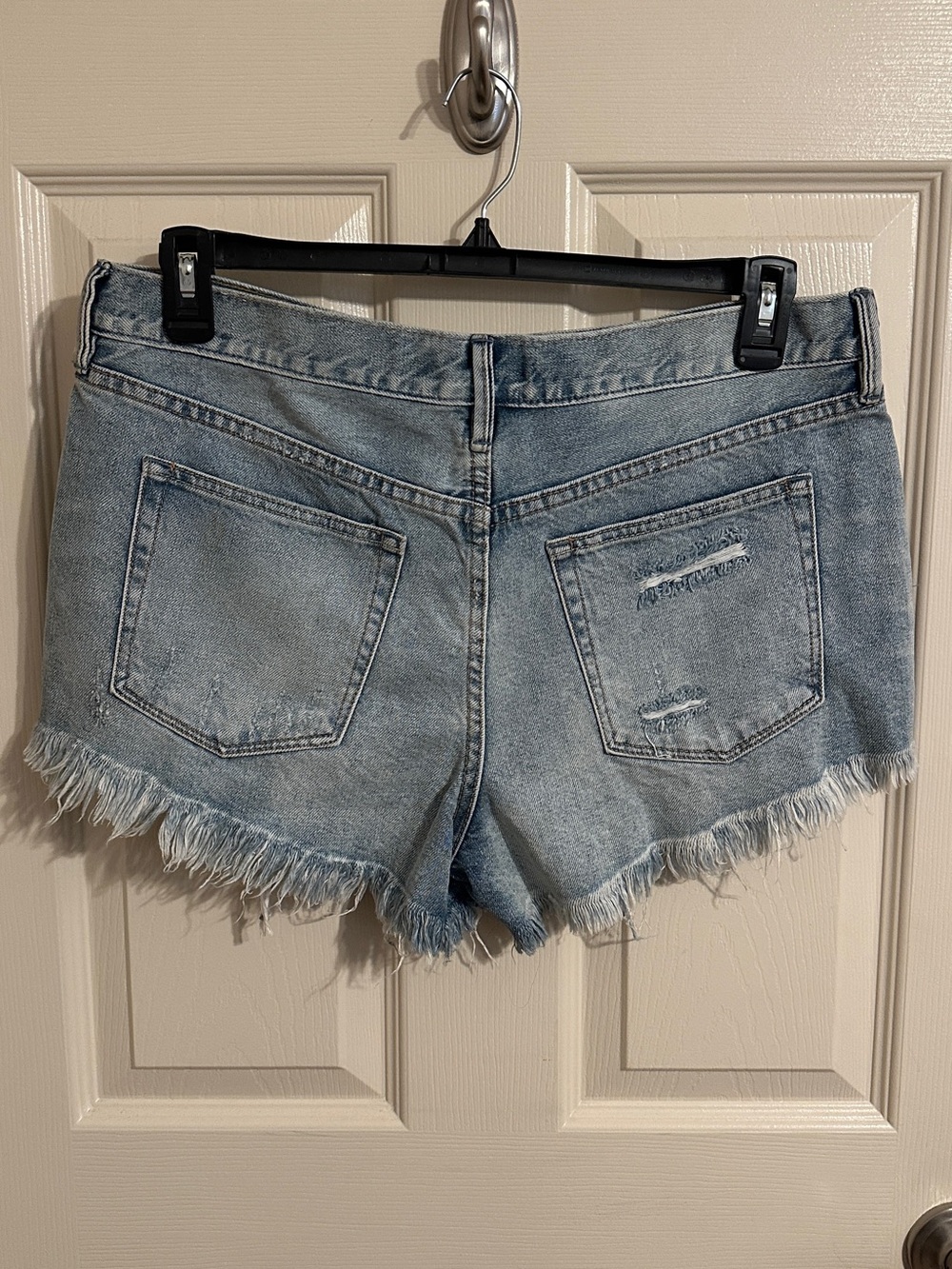 Free People We The Free Women’s Distressed Light Blue Denim Cutoff Shorts, Sz 30 - Picture 4 of 9